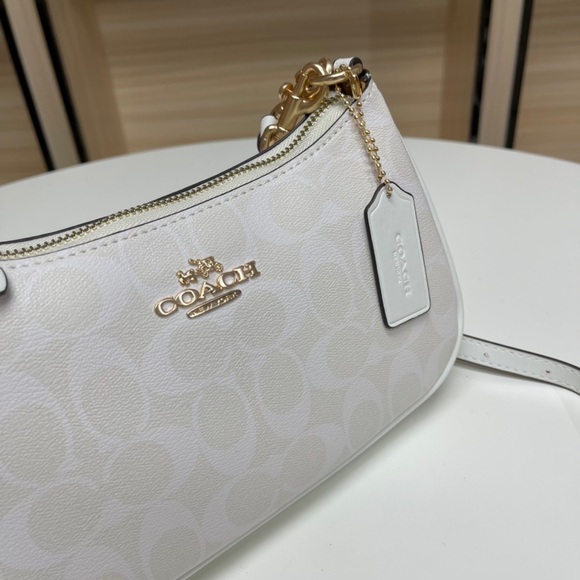 Coach Teri Shoulder Bag In Signature Canvas NWT☁️☁️ - Picture 5 of 8